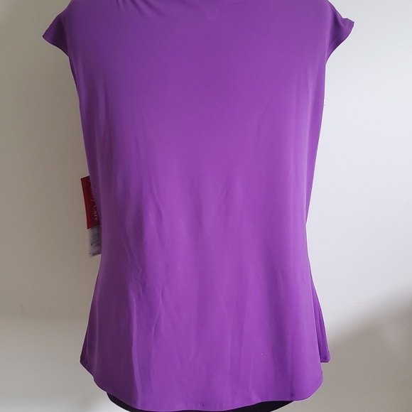 "HOST PICK" Rafella Form & Function Sleevess Top. - Picture 2 of 6